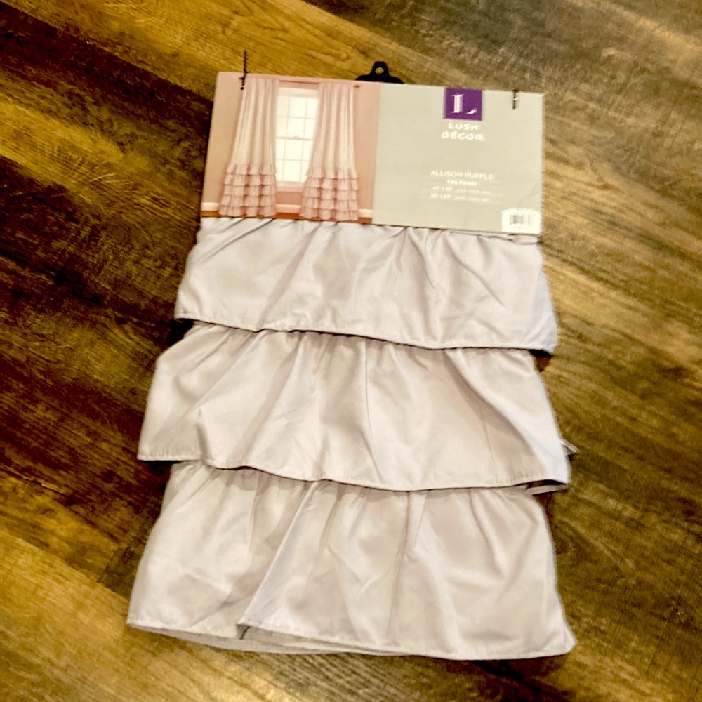 NWT Two panel Allison Ruffle curtains, - Picture 2 of 6
